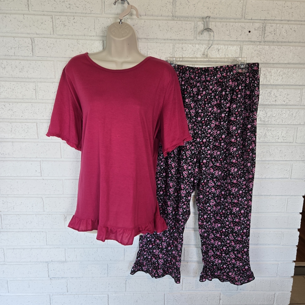 1095 Cozee Corner women's Capri pajama set. Fuchsia Floral Women's Pajama Set